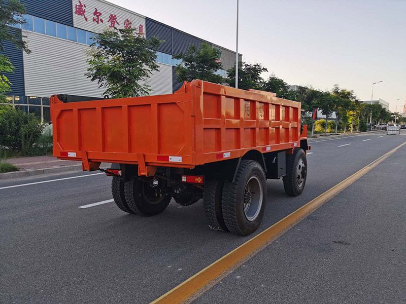 12噸四驅(qū)礦用運(yùn)輸車(chē)